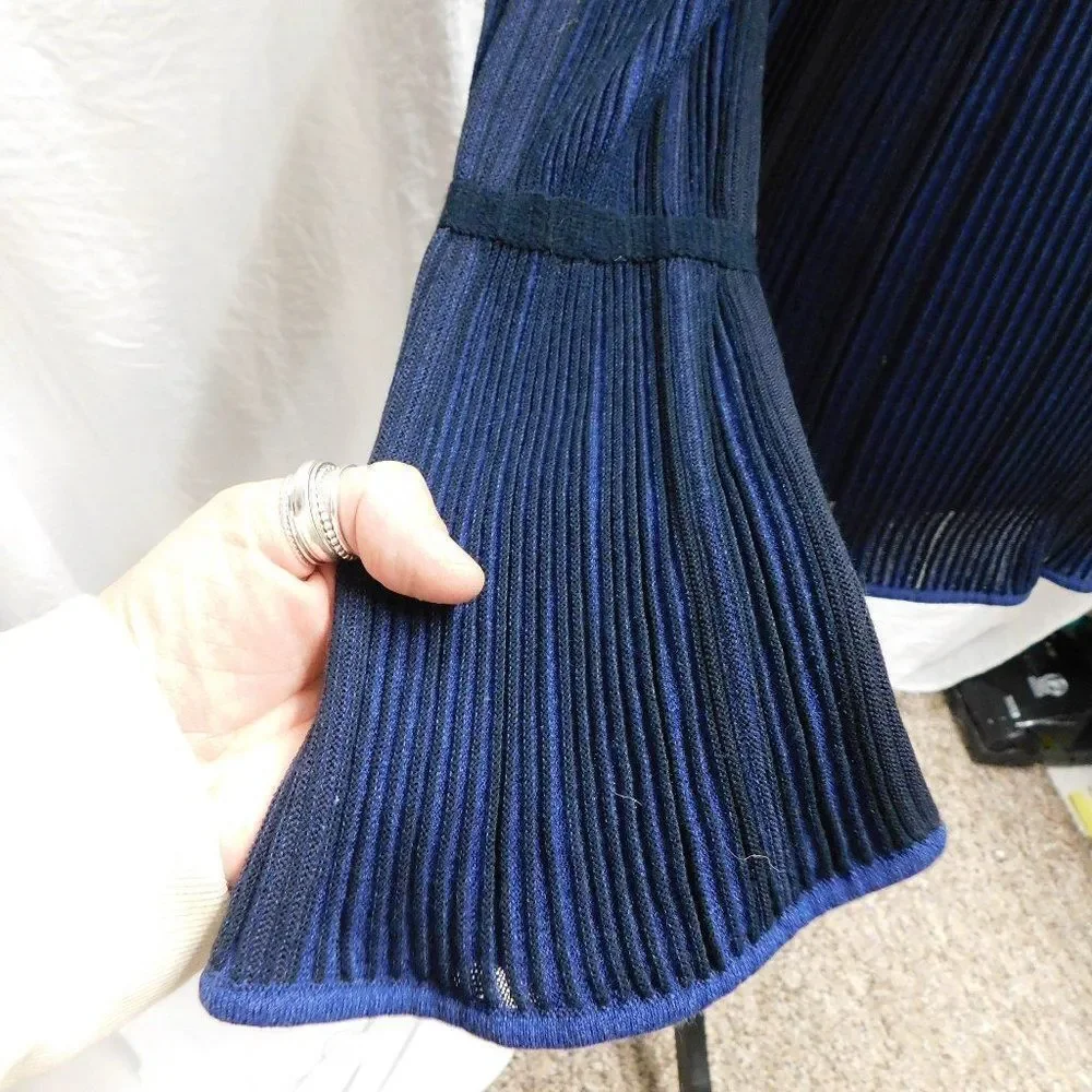 Club Monaco M Blue & Black Ribbed Striped Cold Shoulder Blouse NEW - Picture 5 of 6